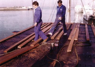 Técnicos en labores de reparación de madera
